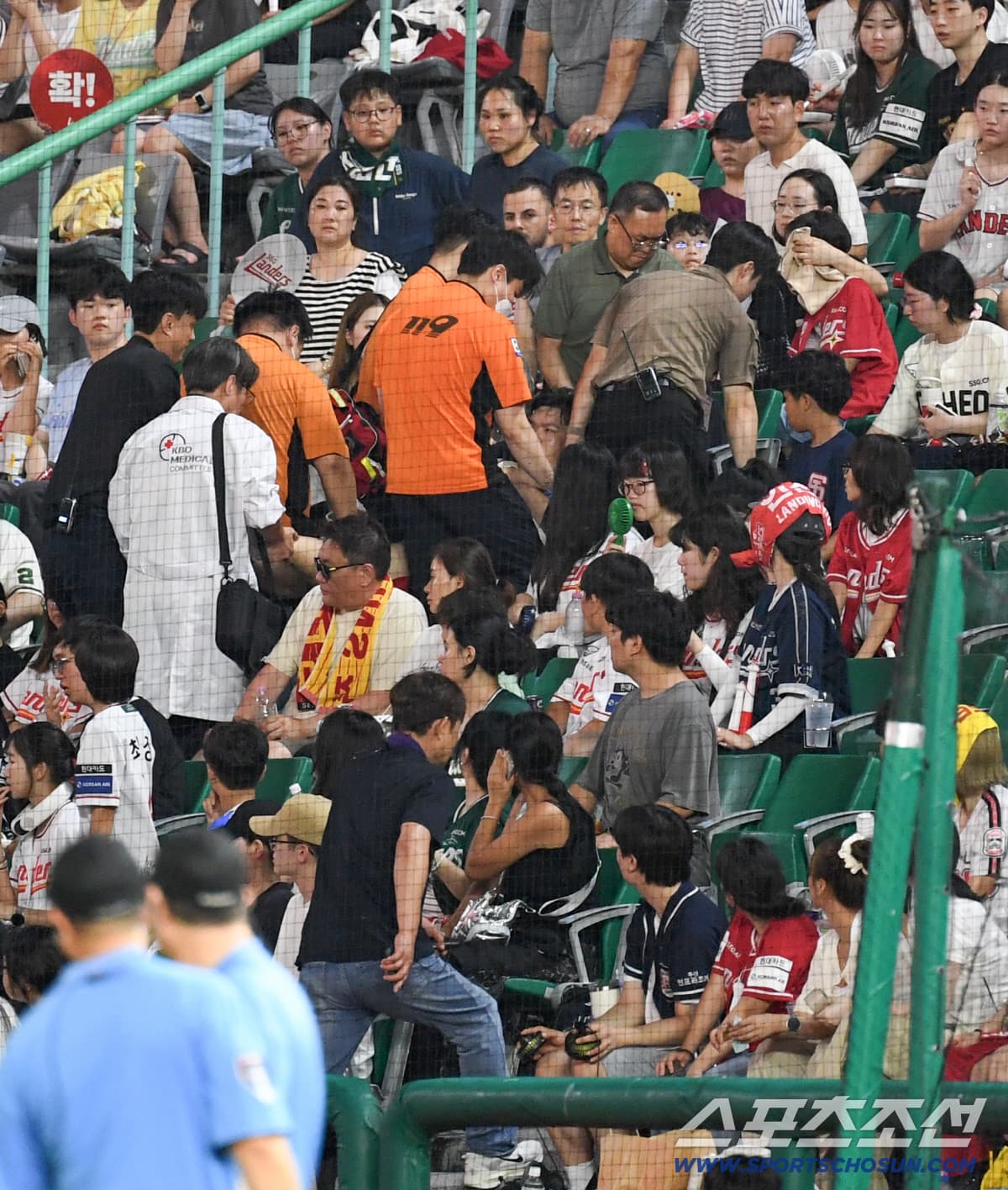 [오피셜]'사상 초유' 관중 심정지 발생, 결국 KBO 5~6일 전 경기 취소…긴급 대책 회의