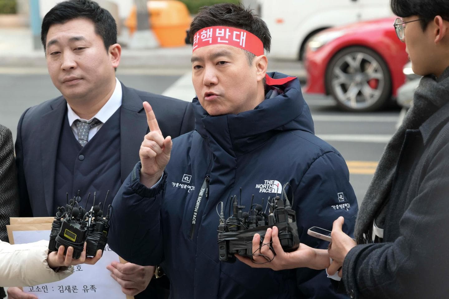 경찰 "김수현 미성년자 교제 허위…고 김새론 목소리 AI 조작"-사회ㅣ한국일보